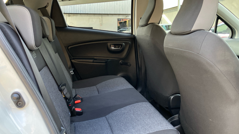 Toyota Yaris 1.5 Hybrid Y20 5dr CVT [Bi-tone] Hybrid Hatchback